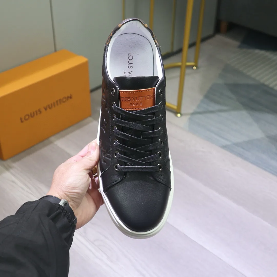 Factory price: 400💰 LV's latest casual men's shoes👉 👉 Popular casual fashion style, 💞 Simple and elegant style, 🔊 The fabric is made of imported cowhide, ☑️Comfortable sheepskin lining, original wear-resistant rubber outsole, the classic model in the counter is taken in kind, code number: 38-44, (45 can be customized)